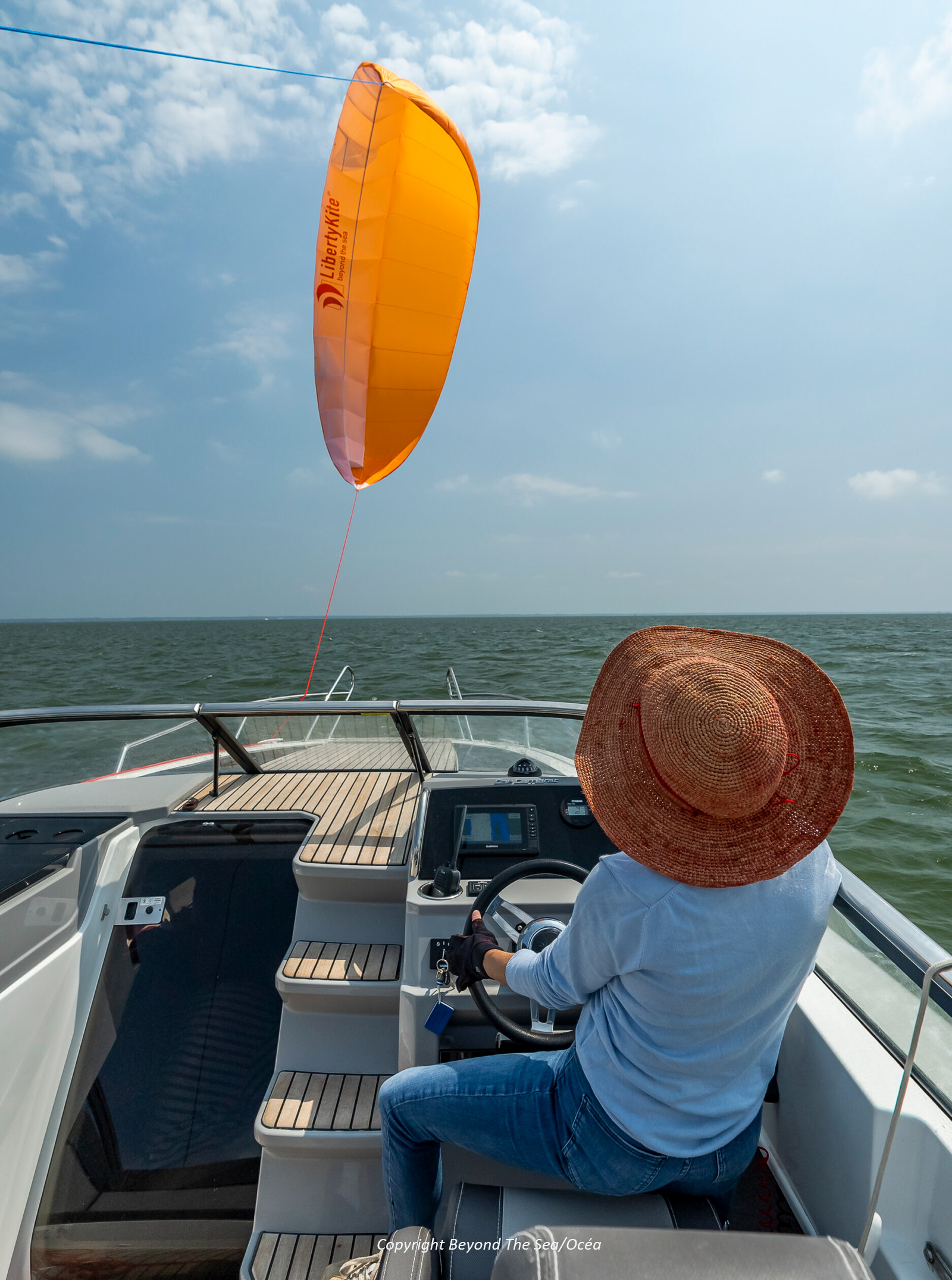 Setting sail with the 20m² LibertyKite®: Smooth, balanced power for eco-friendly adventures on your small vessel.